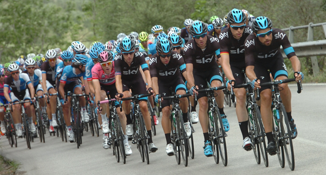 Giro2013 3 etape Team Sky arbejder