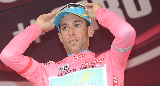 Giro2013 8 etape Enkeltstart Vincenzo Nibali podiet