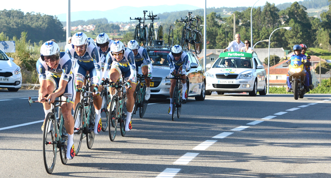 Vuelta 2013 1 etape TTT Vacansoleil - DCM