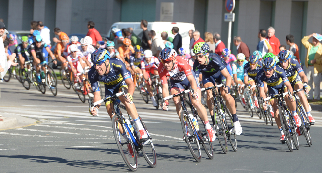 Vuelta 2013 17 etape Saxo - Tinkoff arbejder - Tosatto og Morkov i front