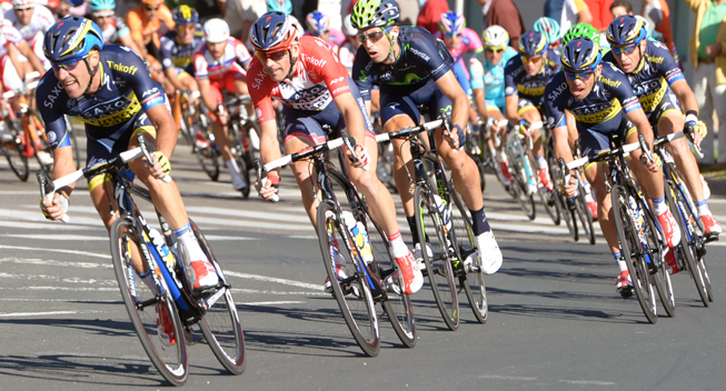 Vuelta 2013 17 etape Saxo - Tinkoff arbejder - Tosatto og Morkov i front 