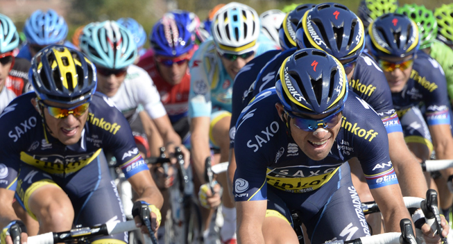 Vuelta 2013 17 etape Team Saxo - Tinkoff arbejder sidevind 
