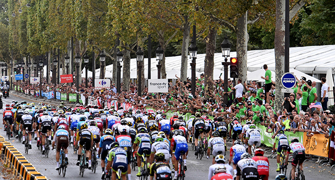 TdF2018 21 etape peloton bagfra - Champs-Elysees    