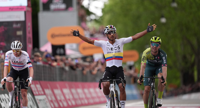Pogacar slået på stregen i Giro-åbningen - Honoré i finaleangreb