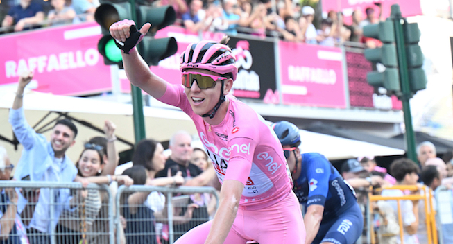 Pogacar smadrer Giro-rekord