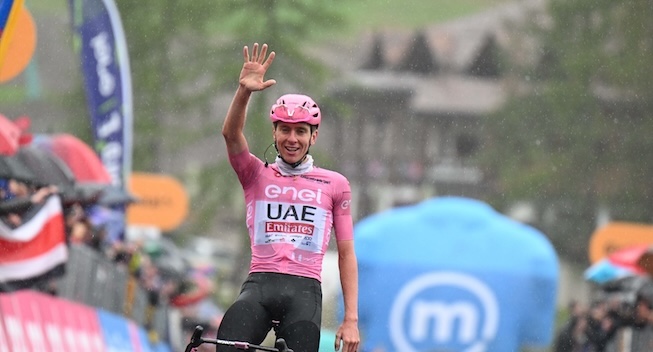 Se højdepunkterne fra den kaotiske 16. etape af Giro d'Italia