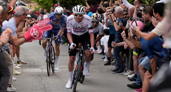 Se højdepunkterne fra intens åbningsetape i Giro d'Italia